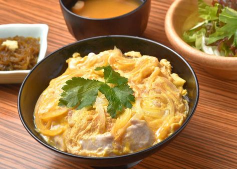 Oyakodon Recipe Easy, Oyakodon Recipe, Donburi Recipe, Japanese Rice Dishes, Asian Bowl, All U Can Eat, Easy Japanese Recipes, Japanese Recipe, Japanese Recipes