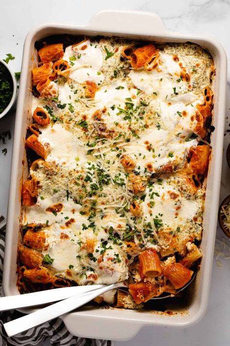 Baked Tortellini Recipes, Rigatoni Recipes, Baked Rigatoni, Vegetarian Bake, Homemade Lasagna, Vegan Main Dishes, Vegetarian Meals, Rigatoni, Vegetarian Recipes Healthy