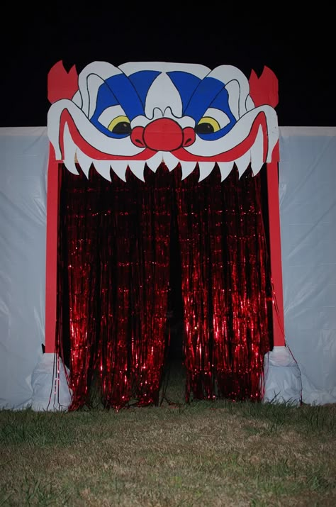 Clowns Halloween Decorations, Halloween Decorations Party Scary, Creepy Halloween Party, Scary Halloween Decorations Outdoor, Creepy Carnival, Halloween Circus, Halloween Decoration Ideas, Circus Decorations, Halloween Forum