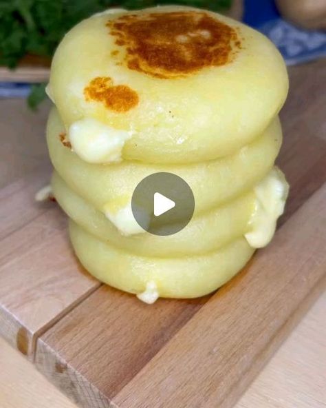 Potatoe Pancakes, Vegan Parmesan Cheese, Vegan Mozzarella, Plant Based Cookbook, Vegan Parmesan, Broccoli Florets, Group Meals, Boiling Water, Delicious Vegan Recipes