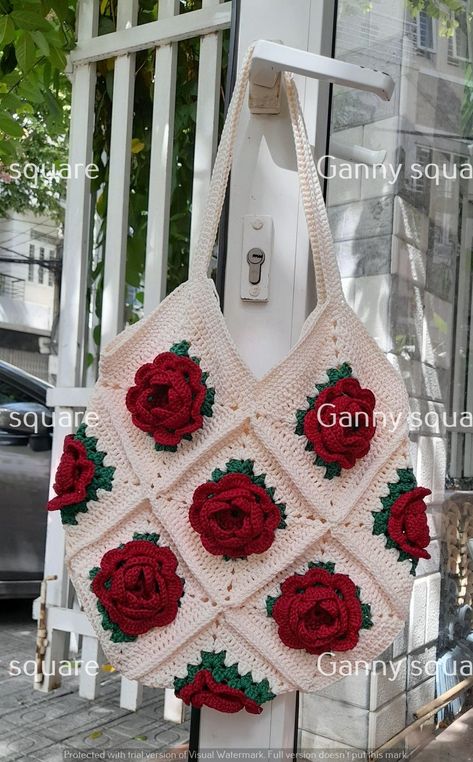 Beach Babe: Crochet a Granny Square Bag for All Your Summer Essentials Crochet Granny Square Flower Bag, Crochet Rose Bag, Red Crochet Bag, Diy Crochet Granny Square, Crochet Granny Squares, Crochet Bag Pattern Free, Granny Square Bag, Crochet Business, Crochet Design Pattern