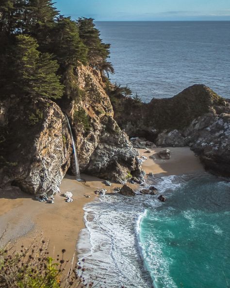 McWay Falls - The Prettiest Spot in Big Sur - The Break of Dawns Mcway Falls Big Sur, Waterfall House, Mcway Falls, Gorgeous Places, Big Sur California, Pacific Coast Highway, Usa Travel, Weekend Trips, Big Sur