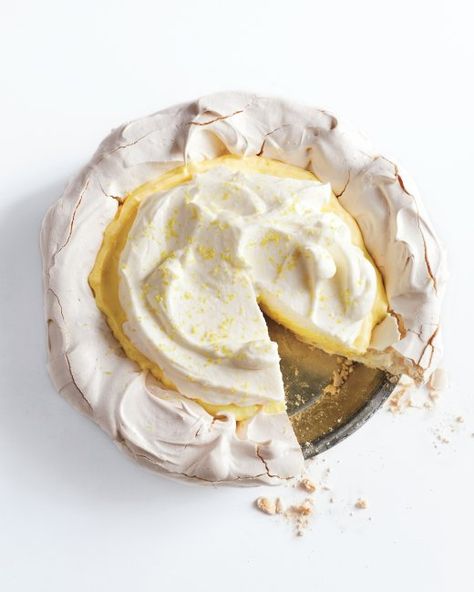 Upside-Down Lemon Meringue Pie Upside Down Desserts, Baked Meringue, Meringue Pie Recipes, Lemon Curd Recipe, Whoopie Pie, Mince Pie, Pie In The Sky, Coconut Whipped Cream, Lemon Meringue Pie