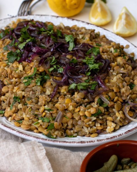 Cypriot lentils with rice - Fakes moutzentra - My Family's Food Diary Rice With Lentils, Cypriot Food, Lentils And Rice, Green Lentils, Eastern Cuisine, Middle Eastern Recipes, Low Sodium, Food Diary, Juicing Lemons