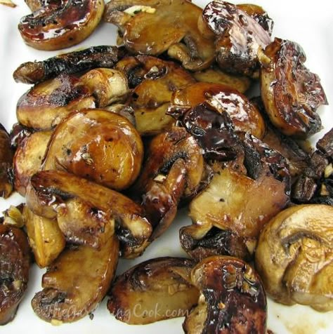 Caramelized Garlic Mushrooms Recipe - The Gardening Cook Caramelized Garlic, Cooked Mushrooms, Caramelized Mushrooms, Garlic Mushrooms Recipes, Mushroom Dish, Garlic Mushrooms, Veggie Side Dishes, Healthy Eating Tips, Mushroom Recipes