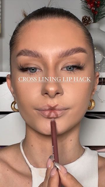 How To Overline Your Lips Tutorial, How To Apply Lip Liner And Lipstick, Lip Liner Hacks Makeup Tips, High Cupid Lip Liner Tutorial, Overline Lips, How To Overline Your Lips, How To Apply Lip Liner For Fuller Lips, Overlined Lips, Lipstick Hacks