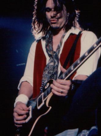 Gilby Clarke Gilby Clarke, Hair Metal, Axl Rose, Metal Fashion, Amy Winehouse, Concert Posters, Hard Rock, Rock N Roll, Singers