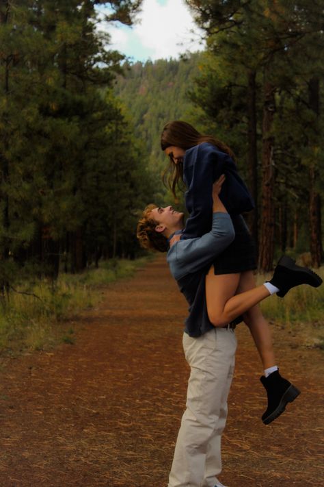 Romantic Photo Ideas, Sweet Poses For Couples, Cute Casual Couple Poses, Photoshoot Ideas For Boyfriend, Cute Nature Couple Pictures, Cute Kiss Picture Couple, Couple Pic Inspo Aesthetic, Pictures To Take With Girlfriend, Cute Couple Photo Aesthetic