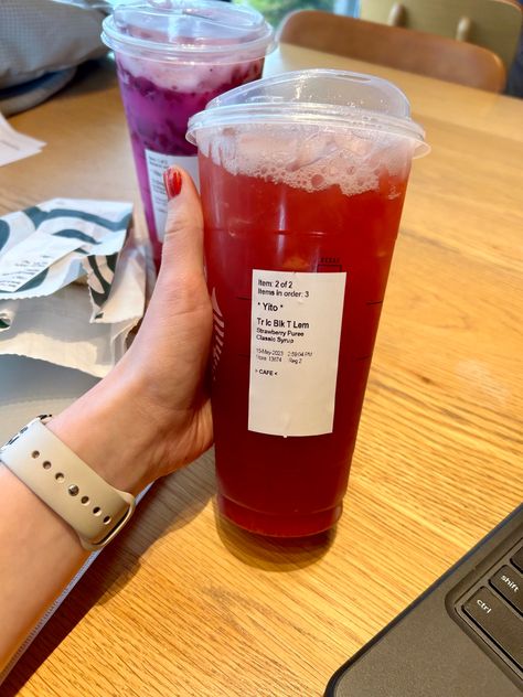 Starbucks Iced Black Tea Drinks, Trenta Starbucks Drinks, Starbucks Drinks With Strawberry Puree, Iced Black Tea Starbucks, Black Tea Lemonade Starbucks, Summer Berry Lemonade Starbucks, Strawberry Lemonade Starbucks, Strawberry Lemonade Refresher Starbucks, Starbucks Strawberry Acai Refresher