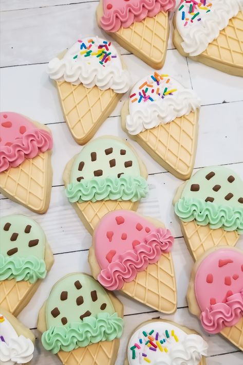 Ice Cream Cone Royal Icing Cookies, Decorated Ice Cream Cookies, Ice Cream Cone Sugar Cookies, Ice Cream Sugar Cookies Decorated, Ice Cream Cone Cookies Decorated, Ice Cream Decorated Cookies, Ice Cream Cookies Decorated, Summer Decorated Cookies, Summer Cookies Decorated