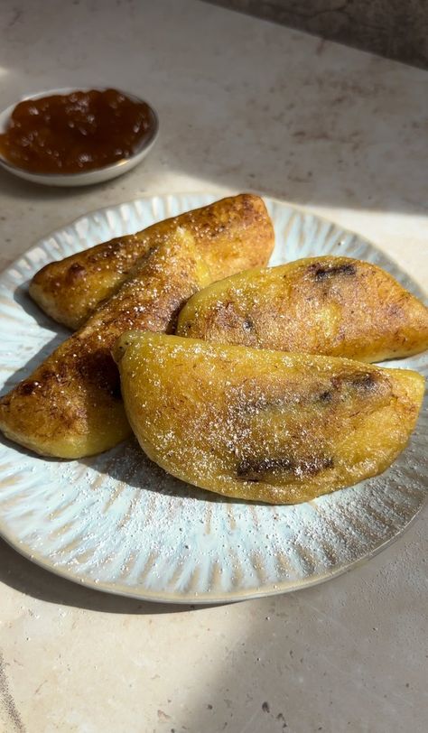 Chocolate plantain empanada — Truffle&Egg recipes Plantain Empanadas Recipe, Plantain Dessert Recipes, Sweet Plantain Recipes, Plantain Dessert, Filipino Empanada, Plantains Recipes, Plantain Empanadas, Dairy Free Deserts, Chamorro Recipes