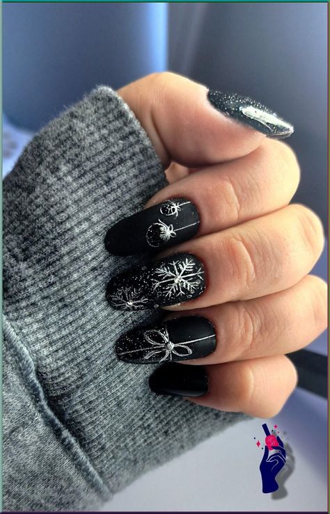 Black Christmas Nail Designs, Black Christmas Nails, Christmas Party Nails, Nails For 2023, Green Christmas Nails, Glitter Gradient Nails, Color Block Nails, Birthday Nail Designs, Nails Styles