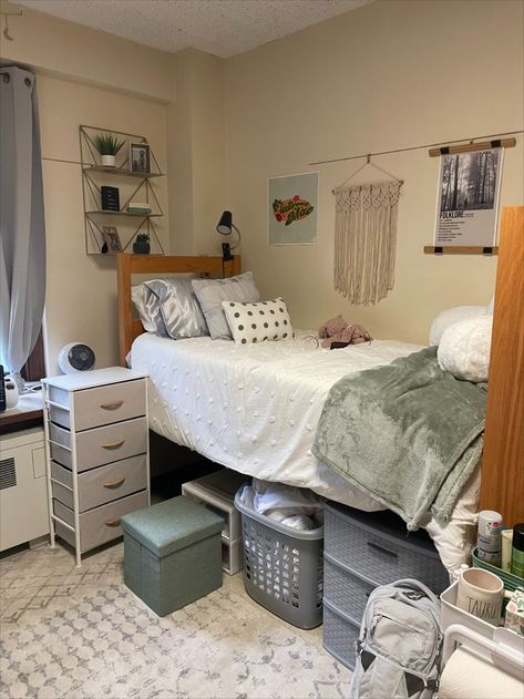 Dorm Room Basic, Small Dorm Ideas For Women, Small Dorm Set Up, Dorm With Grey Bedding, Wooden Dorm Room Ideas, College Dorm Room Ideas Luxury, Dorm Room Inspiration College Cozy, Lifted Dorm Bed, Dorm Room Shoe Storage