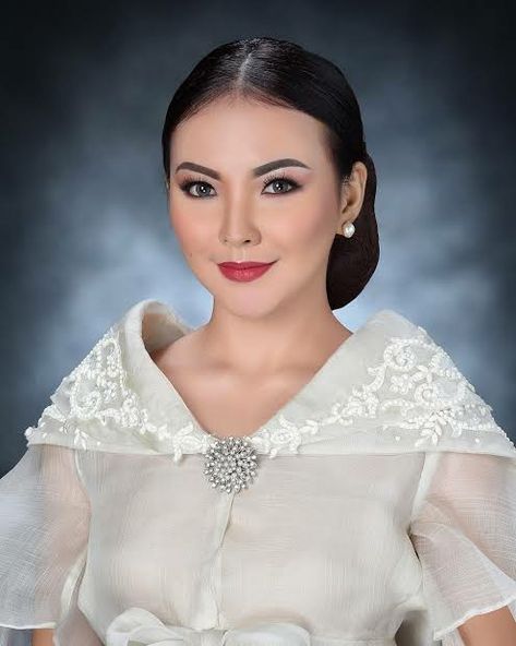 Graduation Toga Template Girl, Graduation Toga Template, Formal Graduation Pictures, Filipiñana Dress Modern For Graduation, Filipiniana Graduation Picture, Filipiniana Photoshoot, Formal Attire Women Id Picture Template, Baby Bumble Bee Costume, Formal Attire Women Id Picture