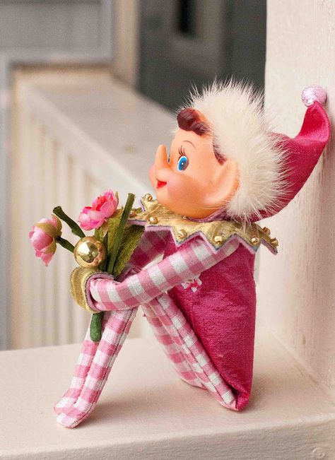 Plays With Needles: Kneehugger Elves Diy Christmas Elves, Handmade Gifts Ideas, Sewing Christmas, Ideas For Sewing, Doll Ornaments, Kitsch Christmas, Knee Hugger, Creation Station, Christmas Elves