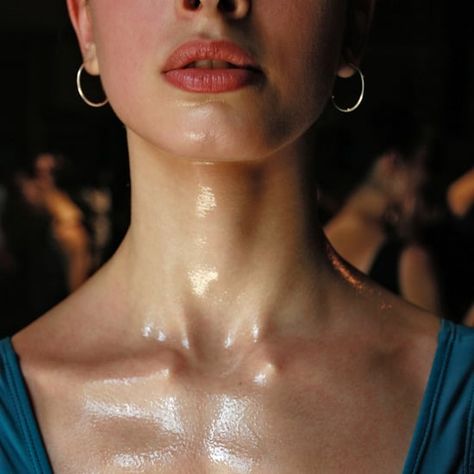 Sweat-Proof Makeup Tips, According to a Makeup Artist Sweating Too Much, Underwater Photoshoot, Sweat Proof Makeup, Long Wear Makeup, Stop Sweating, Girl Sweat, Body Sweat, Wet Skin, Sweat Gland