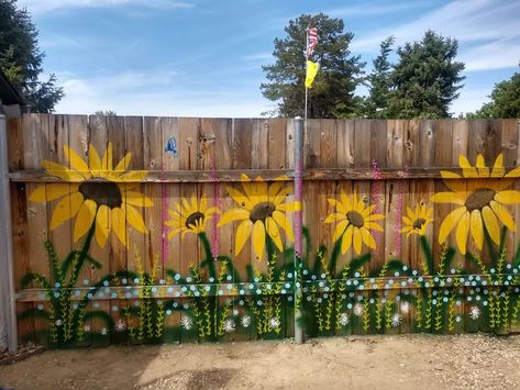 30 Fence Murals That Turn Your Backyard Into a Boise Wonderland Painted Wooden Fence Ideas, Fence Murals Backyard, Decorated Fences Ideas, Stockade Fence Decorating Ideas, Wood Fence Mural, Outdoor Fence Painting Ideas, Garden Fence Art Diy, Painted Privacy Fence Ideas, Fence Stencil Ideas