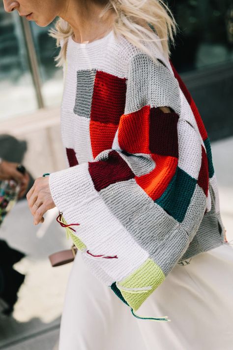 Knitwear Inspiration, Fashion Knitwear, Knit Art, Knitting Fashion, Knitted Clothes, Collage Vintage, Plaid Sweater, How To Purl Knit, Looks Street Style