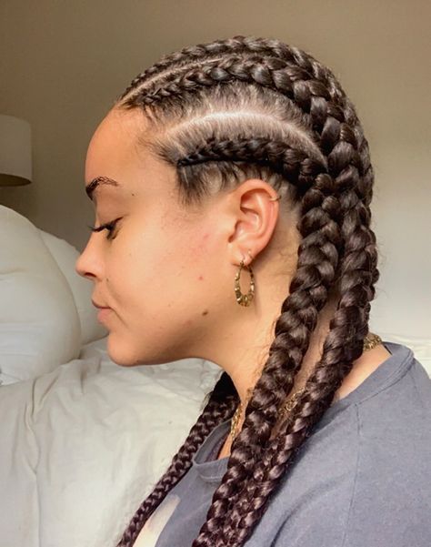 Pop Smoke braids are typically eight cornrows that frame the sides of the face with a middle part (four braids per side), worn either with extensions or without. If you’re looking for a quick and low maintenance option, or if you just want to experiment with a unique style, these braids are the perfect option for you! #PopSmokeBraids #BlackWomenStyle #PinterstInspiration #PopSmokeBraidStyles #PinterstStyles #BlackWomenBeauty #PopSmokeBraidsChallenge Four Braids, Jumbo Cornrows, Four Braid, Plait Braid, Plaits Hairstyles, Type 4 Hair, Protective Hairstyle, Short Braids, Mens Braids