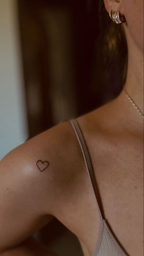 Little Heart Tattoos For Women, Small Heart Tattoo, Tiny Tattoos For Women, Tiny Heart Tattoos, Small Heart Tattoos, Chic Tattoo, Drawing Styles, Mother Tattoos, Infinity Tattoos