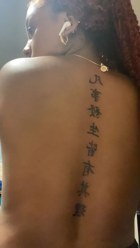 Back Tattoo Women Chinese, Back Tattoo Chinese, Japanese Script Tattoo, Spine Tattoo Japanese, Tattoos Chinese, Back Tattoo Women Japanese, Angel Number Spine Tattoo, Chinese Spine Tattoo, Japanese Tattoo For Women