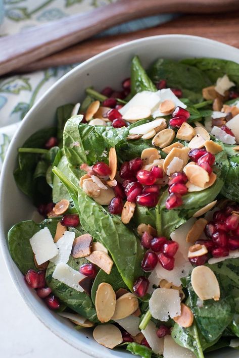 Spinach Salad with Pomegranate, Toasted Almonds, Poppy Seed Dressing | www.mountainmamacooks.com Spinach Salad With Pomegranate Seeds, Salads With Pomegranate Seeds, Eating Pomegranate, Salad With Pomegranate Seeds, Cranberry Dressing, Pomegranate How To Eat, Salad With Pomegranate, Side Salads, Super Salads