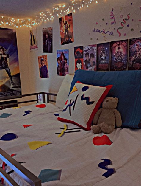 1990 Bedroom, Bedroom 80s Style, 80s Retro Bedroom, 1980s Bedroom Aesthetic, 80s Style Room, Retro Bedroom Ideas 1950s, 90s Room Ideas, 80s Themed Bedroom, 80s Style Bedroom