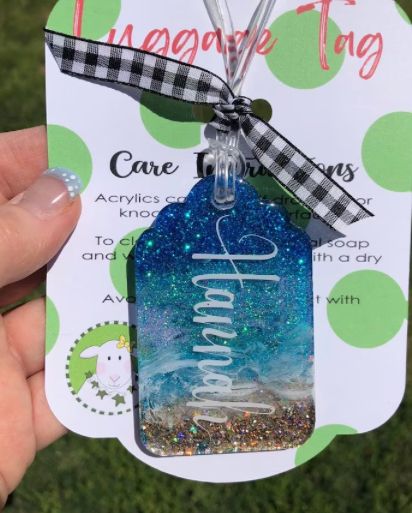 Adorable and trendy luggage tag finds! Add these to your bag at the next trip! Sublimated Luggage Tags, Resin Luggage Tag, Diy Luggage Tags, Lily Pulitzer Patterns, Luggage Tags Diy, Trendy Luggage, Cute Luggage Tags, Cute Luggage, Glitter Bag