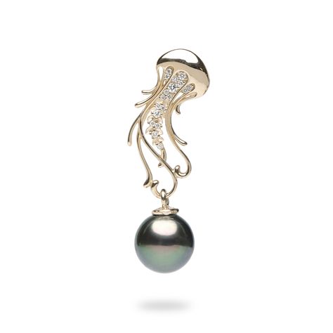 The magical swaying Jellyfish Pendant from our Ocean Dance Collection features flowing tentacles with natural diamonds and a dancing Tahitian black pearl. A hidden bail gives the illusion that it is floating in the water as you wear it. Locally made in Hawaiʻi by Maui Divers Jewelry. Jelly Fish Jewelry, Jellyfish Jewelry, Black Pearl Pendant, Jellyfish Pendant, Charleston Art, Jellyfish Design, Tahitian Pearl Pendant, Pearl Jewels, Hawaiian Jewelry