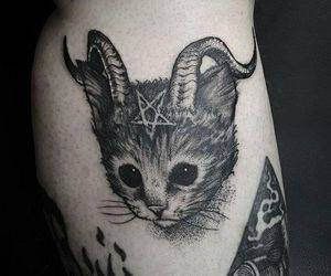 Photo Cat With Horns, Gotik Tattoo, Satanic Tattoos, Kitten Tattoo, Kitty Tattoos, Tier Tattoo, Evil Cat, Kunst Tattoos, Tato Lengan