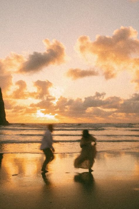 Best Stock Photos Here Silhouette Couple Photography, Save The Date Photoshoot Ideas Creative, Cinematic Photography Nature, Couple Cinematic Photography, Oregon Coast Photoshoot, Couple Road Trip Aesthetic, Couple In Ocean, Beach Couples Shoot, Cinematic Beach Photography