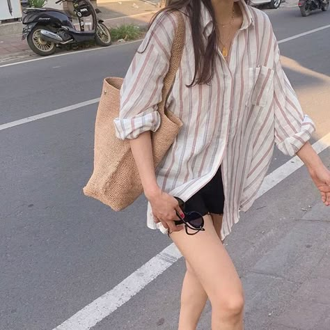 Summer Korean Style, Korean Summer Outfits, Outfit Korean Style, Outfit Ideas Summer, Casual College Outfits, Korean Casual Outfits, Beachwear Fashion, Everyday Fashion Outfits, Casual Day Outfits