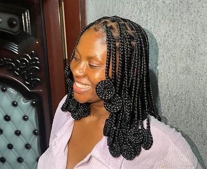 Note that Koroba is different from swirly braids, the new trend of rolling the ends of each braid to resemble a swirl of coil, popularized by @SlayedInBraids Koroba is a distinct style resembling a bowl/basket, but swirly plaits can be done with any braid style. #AfricanBraids #NaturalHair #4CHair #ProtectiveStyles #BraidStyles #BlackHair #BraidsOnFleek #MelaninMagic #AfroHair #BraidGoals #HealthyHairJourney #BraidInspiration #CrownBraids #TeamNatural #KinkyHair #BraidArt #NaturalHairCommun... Swirl Braids Black Women, Spiral Box Braids, Koroba Hairstyle Girl, Koroba Braids Hairstyles, Creative Black Hairstyles, Swirl Braids, Spiral Braids, Braided Hairstyles For Black Women Cornrows, Braid Inspiration