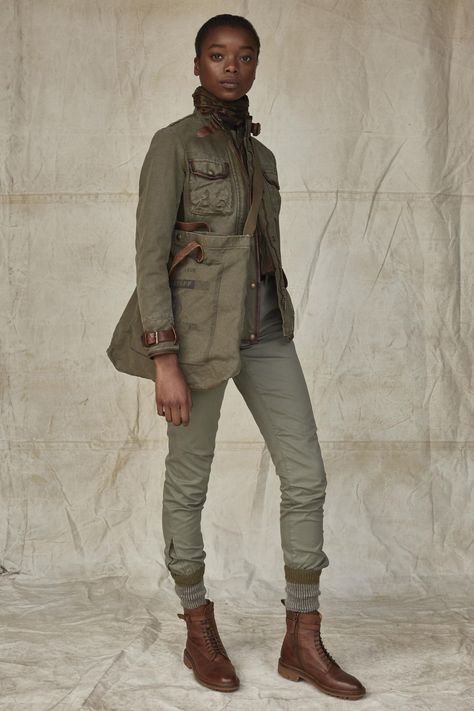 Belstaff Spring 2020 Ready-to-Wear Fashion Show Collection: See the complete Belstaff Spring 2020 Ready-to-Wear collection. Look 7 Safari Fashion, Safari Look, Safari Outfit, Safari Outfits, Safari Chic, Safari Style, Green Pants, Olive Color, Looks Chic