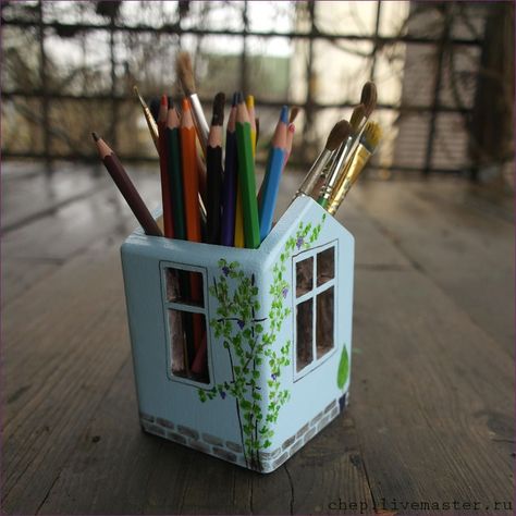 ceramic house pencil holder Ceramic Pencil Holder, Ceramic Pencil, Pottery Class Ideas, Ideas For Ceramics, Fimo Polymer Clay, Ceramics Art, Pottery Classes, Ceramic Houses, Pottery Sculpture