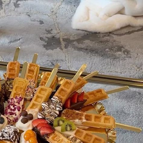 Reina G. Slim on Instagram: "Waffles on a stick 🤤 The boys excitement for the waffle sticks say it all! 🥹😍 What you will need👇🏻 How pretty did this waffle sticks board turn out? It was so fun to make! Do I need to mention how delicious it is? 🤤 When hosting I would usually have a board with just the waffles on a stick and toppings on the side. I have my fam and friends build their own waffle stick! Sooo fun🤩 Did you spot that S’mores waffle stick? Or the Bounty inspired one? 😋 ▫️Waffle m Waffles On A Stick, Waffle Stick, Waffle Sticks, Waffle Bar, Waffle Mix, Make Do, Snacks Für Party, On A Stick, Waffle Recipes