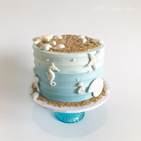 Roquefort Mini Cakes, Smoked Walnuts And Bacon - Clean Eating Snacks Ocean Themed Cake, Fondant Seashells, Beach Birthday Cake, Edible Sand, Ocean Cake, Mini Christmas Cakes, Beach Theme Wedding Cakes, Yummy Cake Recipes, Beach Themed Cakes