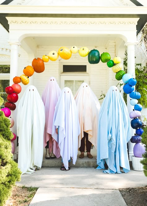 DIY Rainbow Ghosts Team Costume - The House That Lars Built Diy Group Halloween Costumes, Holly Garland, Halloween Rainbow, Rainbow Halloween, Postres Halloween, Garland Tutorial, Team Costumes, Ghost Diy, Sheet Ghost