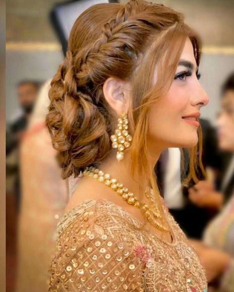 Cute Wedding Hairstyles, Mehndi Dresses, Haircuts For Long Hair With Layers, Braided Hairdo, Bridal Hair Buns, Hair Upstyles, Bridal Hair Updo, Hair Buns, Hair Braid Videos