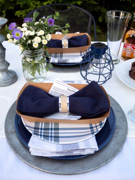 How To Throw The Best Backyard BBQ For Father's Day - Midwest Life and Style Blog Grill Party Decoration Table Settings, Upscale Bbq Decor, Father’s Day Table Scapes, Father’s Day Dinner Decor, Father’s Day Dinner Bbq, Father’s Day Dinner Tablescape, Ideas For Father’s Day Cookout, Fathers Day Bbq, Bbq Decorations