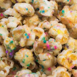 Chrissy Teigen's lip-smacking Cake Batter Popcorn recipe is simply wow Popcorn Birthday Cake, Cake Batter Popcorn, Popcorn Birthday, Cake Popcorn, Birthday Cake Popcorn, Rainbow Popcorn, Savory Popcorn, Real Rainbow, Colorful Birthday Cake