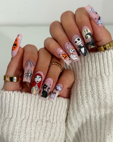 Jack and Sally 🖤 Before Christmas Nails, Sally Nails, Nightmare Before Christmas Nails, Disney Acrylic Nails, Horror Nails, Mickey Nails, Aqua Nails, Nail Art Disney, Pretty Gel Nails