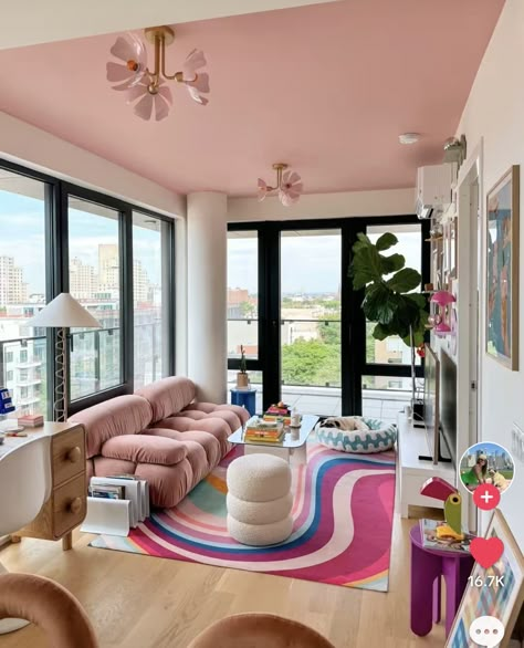 Deco Pastel, Girly Apartment Decor, Colorful Apartment, Dopamine Decor, Dream Apartment Decor, Future Apartment Decor, Colourful Living Room, Apartment Decor Inspiration, Apartment Inspiration