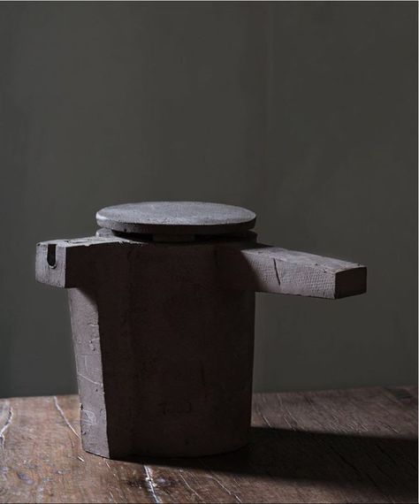 brutalist teapot Home Decor Objects, Interior Studio, Decor Objects, Ceramic Texture, Vase Crafts, Culture Magazine, Clay Teapots, Chinese Tea, Japanese Ceramics