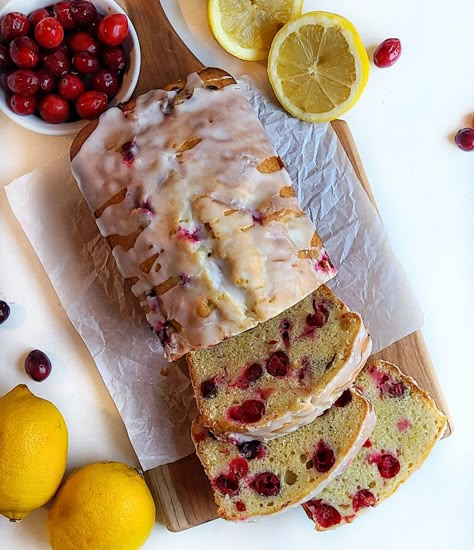 Glazed Lemon Cranberry Loaf - Jessie Bakes Treats Lemon Cranberry Loaf, Christmas Baking Recipes Cookies, Easy Christmas Baking Recipes, Lemon Cranberry Muffins, Christmas Baking Recipes Easy, Cranberry Treats, Easy Homemade Breakfast, Cranberry Desserts, Cranberry Loaf