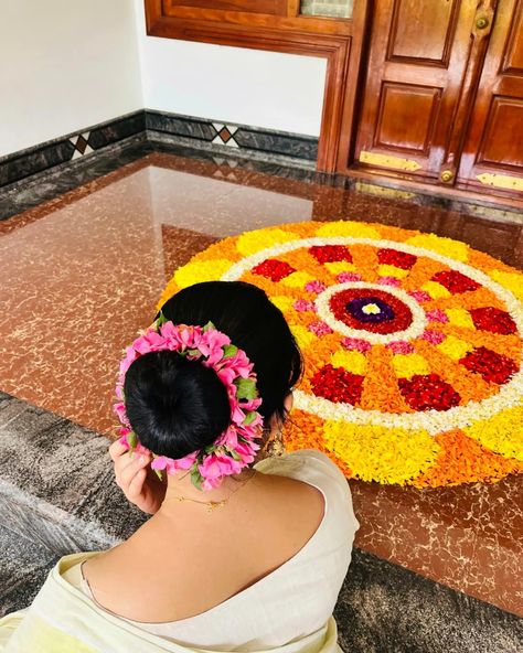 Onam,onapookalam, hair style Onapookalam Designs, Onam Pictures, Desi Love, Indian Aesthetic, Kerala, Desi, Collage, Hair Styles, Photography