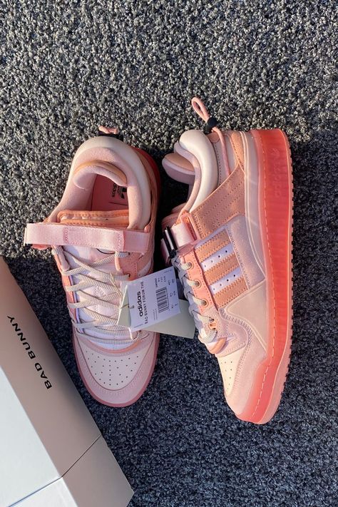 Top quality replicas, luxury goods WhatsApp +84372632448. We are a Chinese factory, procuing all luxury goods, contact us to get more information, we will give you best deal #amofoot #highquality #replicas #sneaker #bags # handbags #shoes #luxurygoods #fashion #gifts Adidas Forum Low Bad Bunny, Adidas Forum Low, Pretty Sneakers, Bunny Pink, Forum Low, Adidas Forum, Pink Easter, Adidas Outfit, Swag Shoes