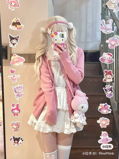 Pink Hello Kitty Outfit, Black And Pink Hello Kitty, Hello Kitty Outfit, Sanrio Outfits, Kitty Outfit, Jfashion Kawaii, 2000s Japanese Fashion, Kawaii Hoodies, Hello Kitty Clothes