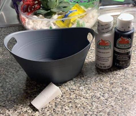 Dollar Tree Plastic Tub Hack – Faux Galvanized Tin — CraftBits.com Diy Galvanized Bucket Dollar Store, Dollar Store Tin Buckets, Faux Galvanized Metal Diy, Plastic Bucket Ideas Diy, Owl Garden Art, Terra Cotta Pots Garden, Crate Crafts, Neat Crafts, Party Tub