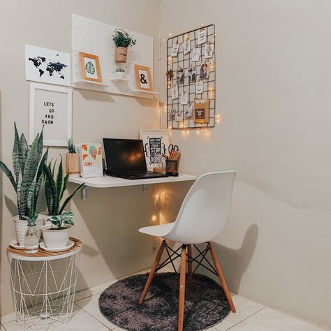 Tiny Home Office, Small Home Offices, Office Room Decor, Casa Vintage, Pinterest Room Decor, Study Room Decor, Small Bedroom Decor, Room Design Bedroom, Room Makeover Bedroom